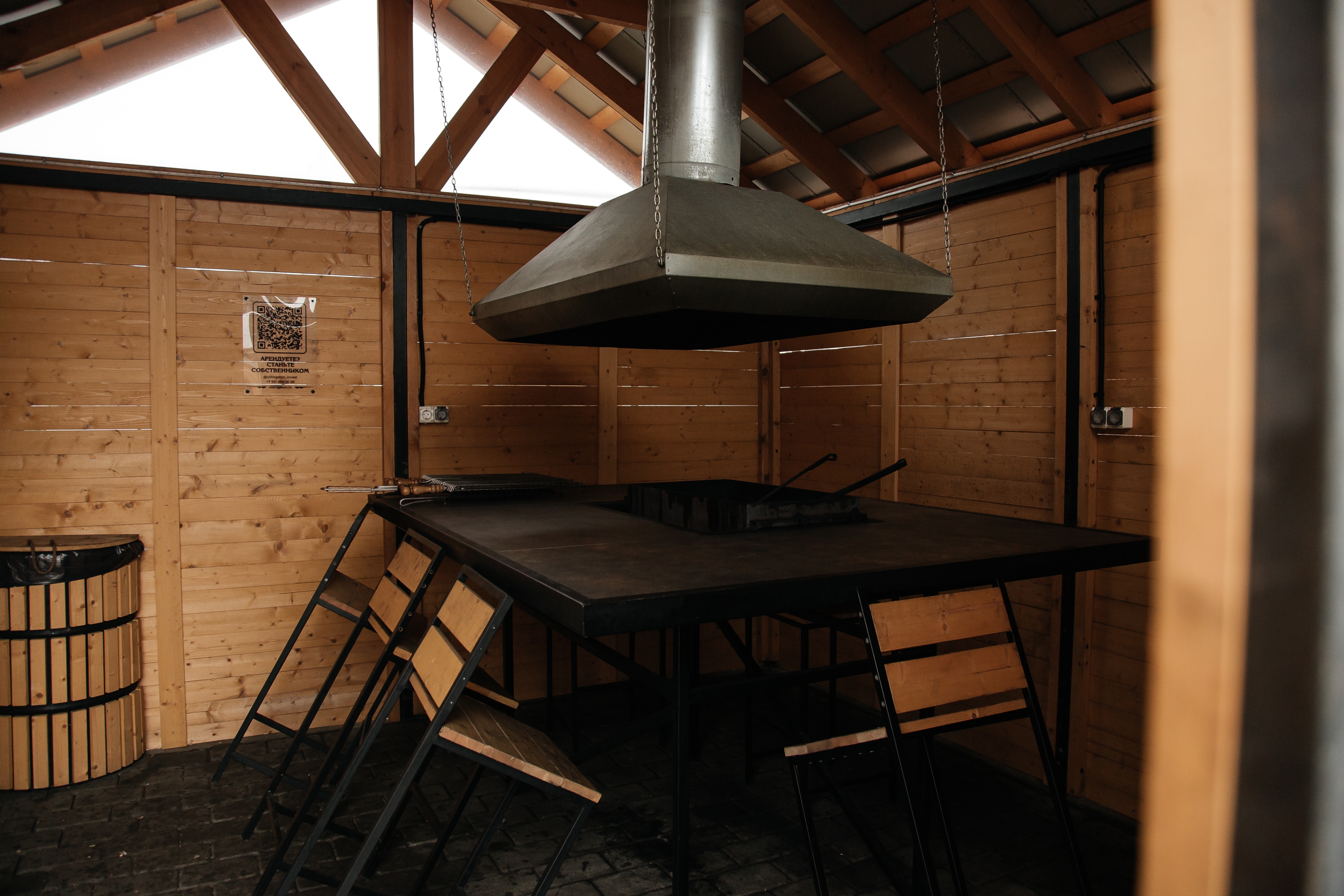 Большой обеденный стол в Villingston — идеальное место для званого ужина